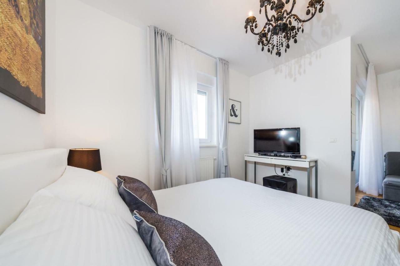 Studio Apartment K & K With Free Garage Zadar Dış mekan fotoğraf